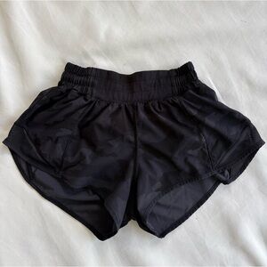 Lululemon hotly hot shorts black camo 2.5 size two running shorts